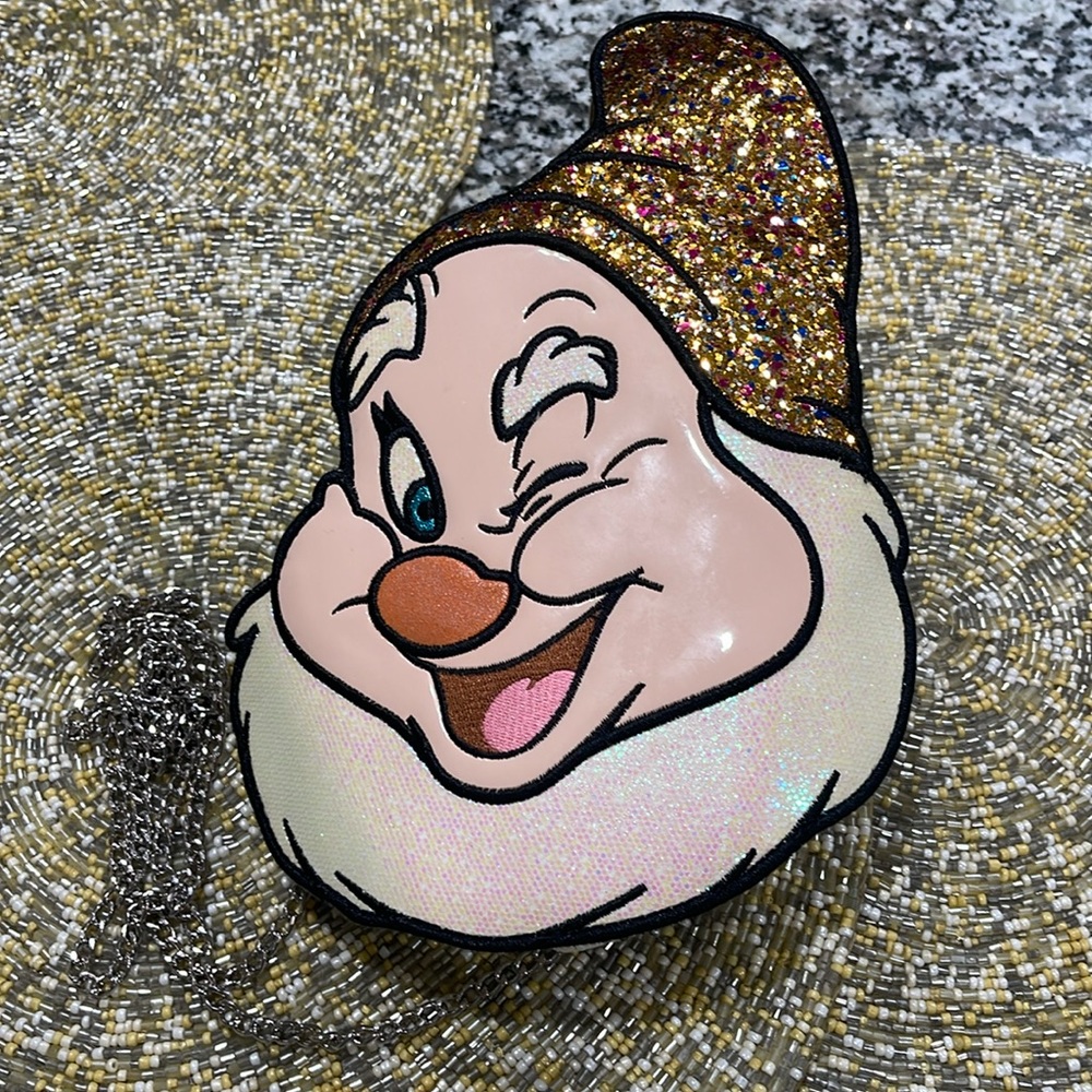 Danielle Nicole Disney, 7 Dwarfs Happy , Snow White crossbody.